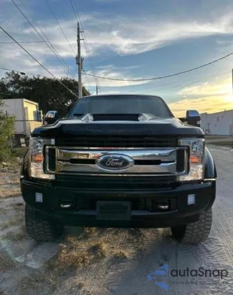 2004 Ford Excursion Eddie Bauer z USA, uszkodzony, nr VIN 1FMSU45P14EA06923